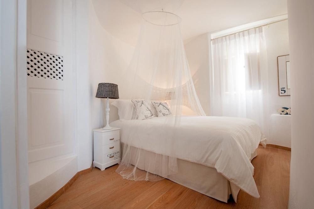 Ode Caldera & Sunset View Villa *